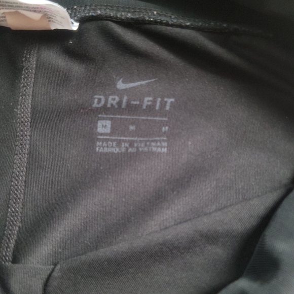 Dri-Fit Capri Nike pants - Picture 3 of 6